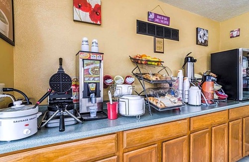 Winfield Hotel | 2-Star Hotel ∙ Econo Lodge Winfield
