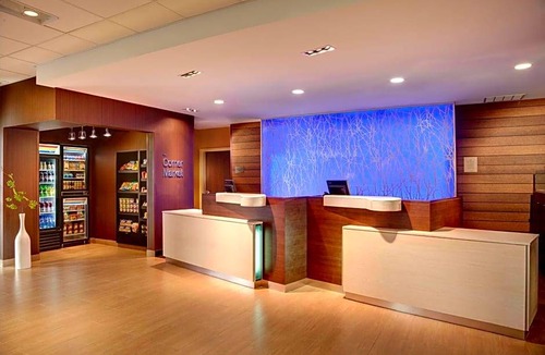 Hutchinson Hotel | 2-Star Hotel ∙ Fairfield Inn and Suites Hutchinson