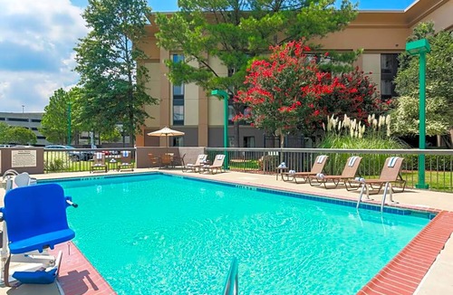 Ellendale Hotel | 2-Star Hotel ∙ Hampton Inn Memphis-Walnut Grove/Baptist East