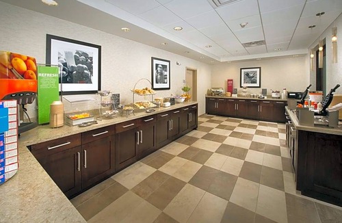 East Syracuse Hotel | 2-Star Hotel ∙ Hampton Inn & Suites Syracuse/Carrier Circle