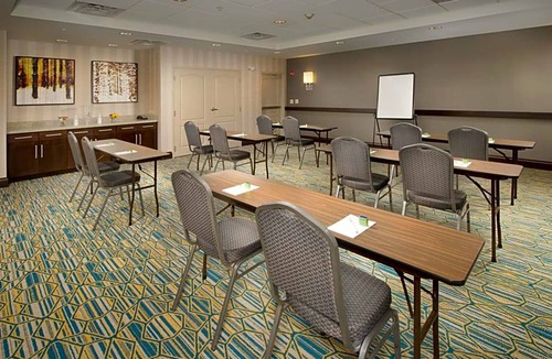 East Syracuse Hotel | 2-Star Hotel ∙ Hampton Inn & Suites Syracuse/Carrier Circle