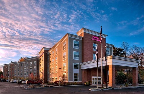 Exeter Hotel | 2-Star Hotel ∙ Hampton Inn & Suites Exeter