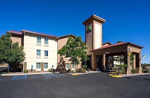 Tyrone Hotel | 2-Star Hotel ∙ Holiday Inn Express Silver City, an IHG Hotel