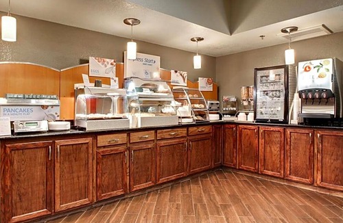Marshfield Hotel | 2-Star Hotel ∙ Holiday Inn Express Marshfield - Springfield Area, an IHG Hotel