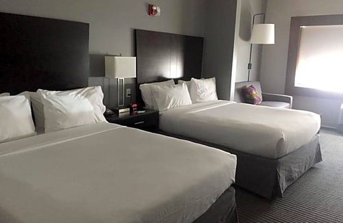 Tahlequah Hotel | 2-Star Hotel ∙ Holiday Inn Express and Suites Tahlequah, an IHG Hotel