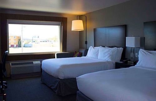 Tahlequah Hotel | 2-Star Hotel ∙ Holiday Inn Express and Suites Tahlequah, an IHG Hotel