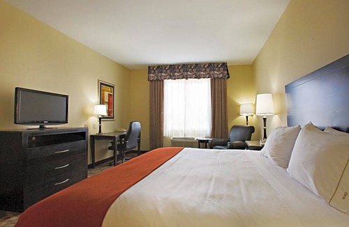 Ira Hotel | 2-Star Hotel ∙ Holiday Inn Express and Suites Snyder, an IHG Hotel