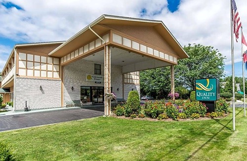 Shelburne Hotel | 2-Star Hotel ∙ Quality Inn Shelburne - Burlington