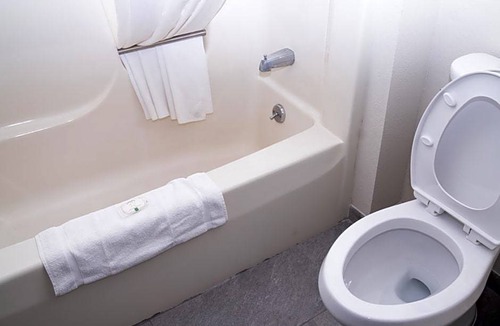 Seymour Hotel | 2-Star Hotel ∙ Quality Inn Seymour I-65