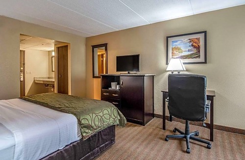 Tully Hotel | 2-Star Hotel ∙ Quality Inn Tully I-81
