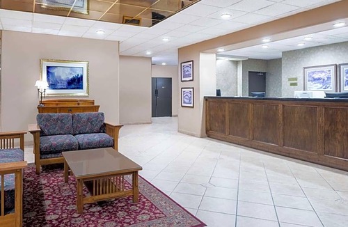 Watertown Hotel | 2-Star Hotel ∙ Ramada by Wyndham Watertown