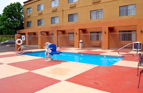 Southside Hotel | 2-Star Hotel ∙ Ramada by Wyndham Santa Fe