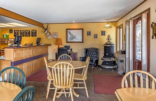 Lander Hotel | 2-Star Hotel ∙ Rodeway Inn Pronghorn Lodge