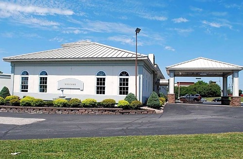 Watertown Hotel | 2-Star Hotel ∙ Travelodge by Wyndham Watertown