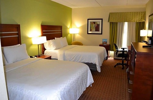 Mechanicsburg Hotel | 2-Star Hotel ∙ Holiday Inn Express Harrisburg SW - Mechanicsburg, an IHG Hotel