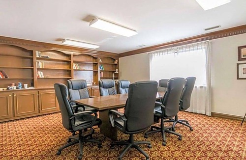 Old Louisville Hotel | 2-Star Hotel ∙ Quality Inn & Suites University/Airport