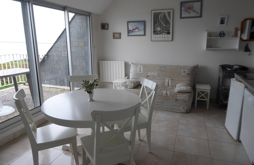 Kervoyal Apartment | 2-star sea view apartment in Kervoyal