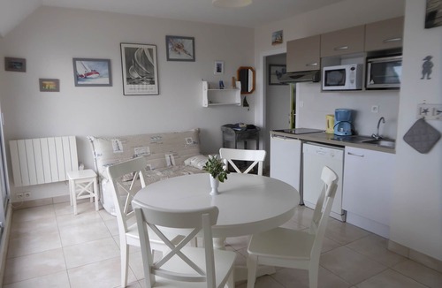 Kervoyal Apartment | 2-star sea view apartment in Kervoyal