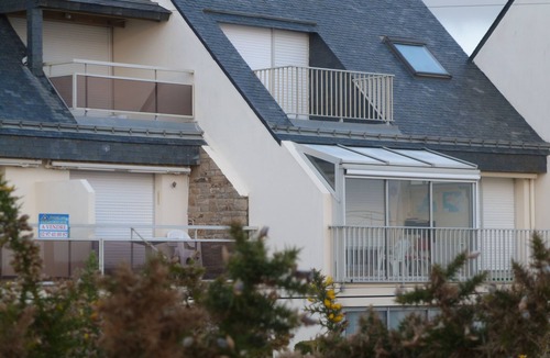 Kervoyal Apartment | 2-star sea view apartment in Kervoyal