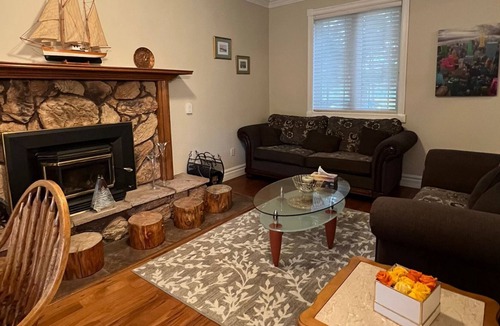 Sharon Cottage | 2-storey, 3,000 sq.ft house on 2 acres with large deck and gazebo