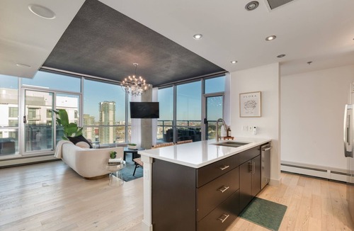 Beltline Apartment | 2-Storey PH Pano Views+2 Terraces|Parking|Soaker Tub