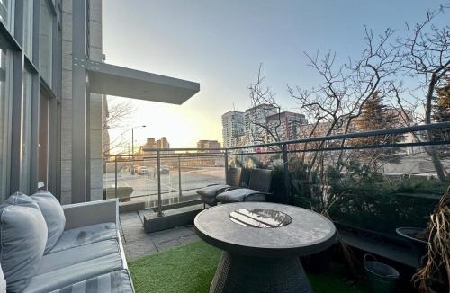 CityPlace Apartment | 2-Story City Escape