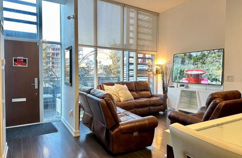 CityPlace Apartment | 2-Story City Escape