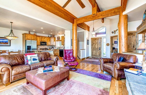 Pinebrook Condo | 2-story duplex in great location with private balcony, mountain views, fireplace
