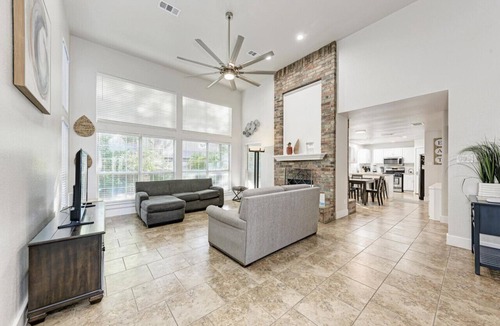 Round Rock House | 2 Story Home in Round Rock Sleeps 16 Guests