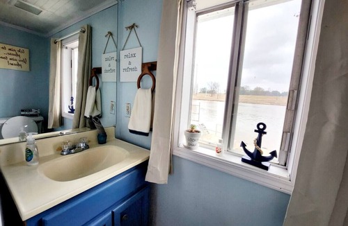West Monroe Boat Rental | 2 Story Houseboat seeking a captain! Fish/Pets OK