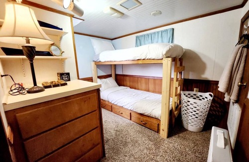 West Monroe Boat Rental | 2 Story Houseboat seeking a captain! Fish/Pets OK