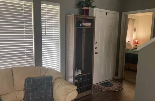 Wellborn House | 2 story retreat in Aggieland with additional parking area