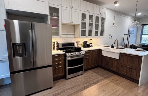 Hackensack River Waterfront House | 2-Story Townhome + Driveway + 15 Min to EWR + Easy NYC Access