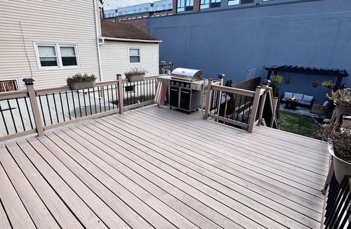 Hackensack River Waterfront House | 2-Story Townhome + Driveway + 15 Min to EWR + Easy NYC Access