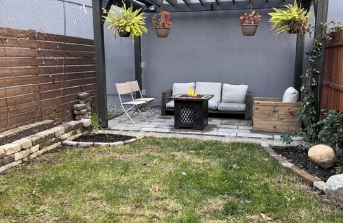 Hackensack River Waterfront House | 2-Story Townhome + Driveway + 15 Min to EWR + Easy NYC Access