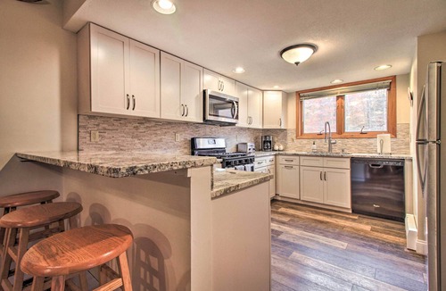 Killington Apartment | 2-story Townhouse - 1 Mi to Killington Ski Area!