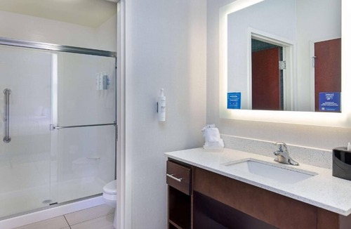 Sandy Springs Hotel | 2 Studio Queens w/Hot Breakfast, Indoor Pool & Fitness Center Access!