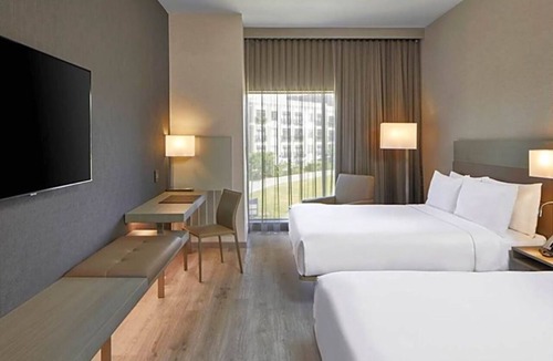 Durham Hotel | 2 Stylish Durham Escape Steps from Duke Gardens, DPAC, and Downtown Dining