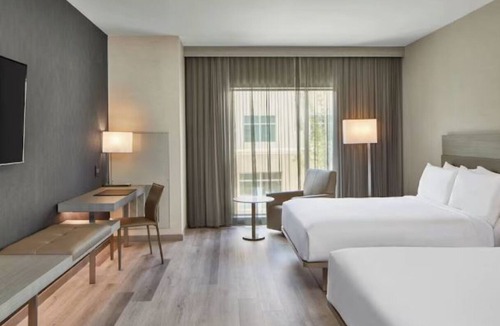 Durham Hotel | 2 Stylish Durham Escape Steps from Duke Gardens, DPAC, and Downtown Dining