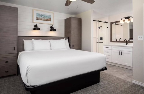 Galveston Hotel | 2 Stylish Resort Villas w/Kitchen + Beach Access Near Attractions