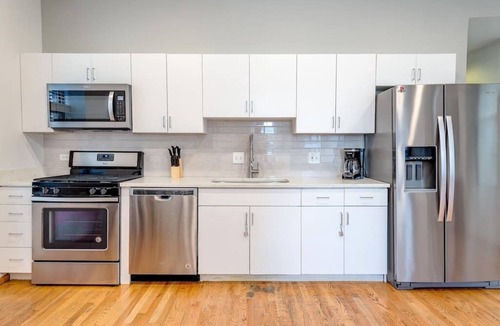 Pulaski Park Apartment | 2 Suites, 2 Floors in Downtown Chicago