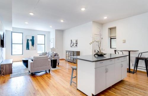 Pulaski Park Apartment | 2 Suites 2 Floors in Downtown Chicago