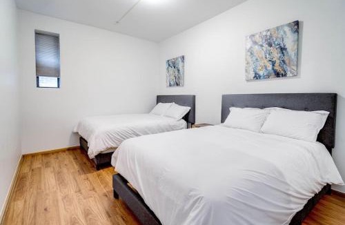 Pulaski Park Apartment | 2 Suites 2 Floors in Downtown Chicago
