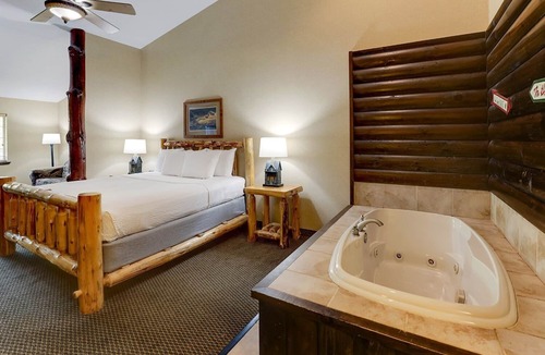 Johnston Hotel | 2 Suites | Johnston Retreat w/Pool and Gym Access | 0.5 mi to Texas Roadhouse