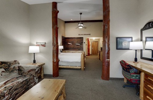 Johnston Hotel | 2 Suites | Johnston Retreat w/Pool and Gym Access | 0.5 mi to Texas Roadhouse