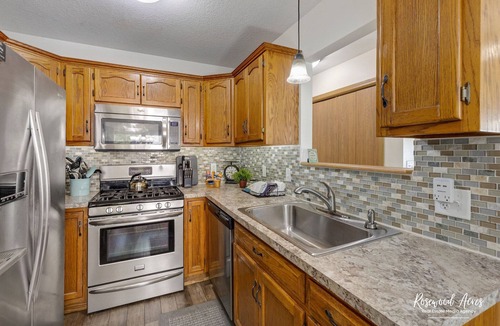 Manteno House | 2 Super comfy king beds in 3 bedroom 2 bath home