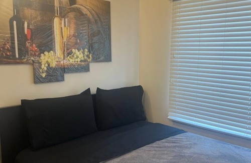 Winnipeg Bed & Breakfast | #2 Swiss Bed Main City, 5* Room, 5.6km 4m Airport