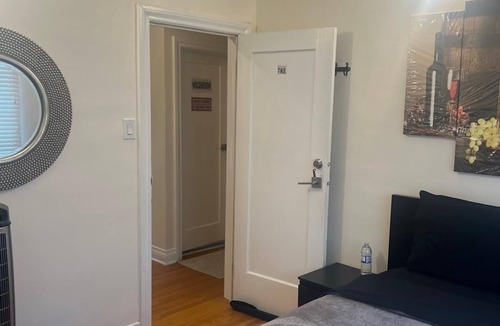 Winnipeg Bed & Breakfast | #2 Swiss Bed Main City, 5* Room, 5.6km 4m Airport