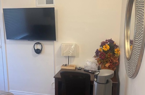Winnipeg Bed & Breakfast | #2 Swiss Bed Main City, 5* Room, 5.6km 4m Airport