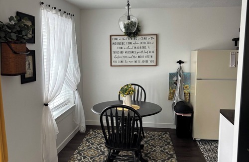 Pendleton Apartment | 2 The Honey Hive